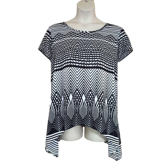 Cato Plus Size Women's Black & White Geo Print Short Sleeve Blouse - Picture 1 of 6